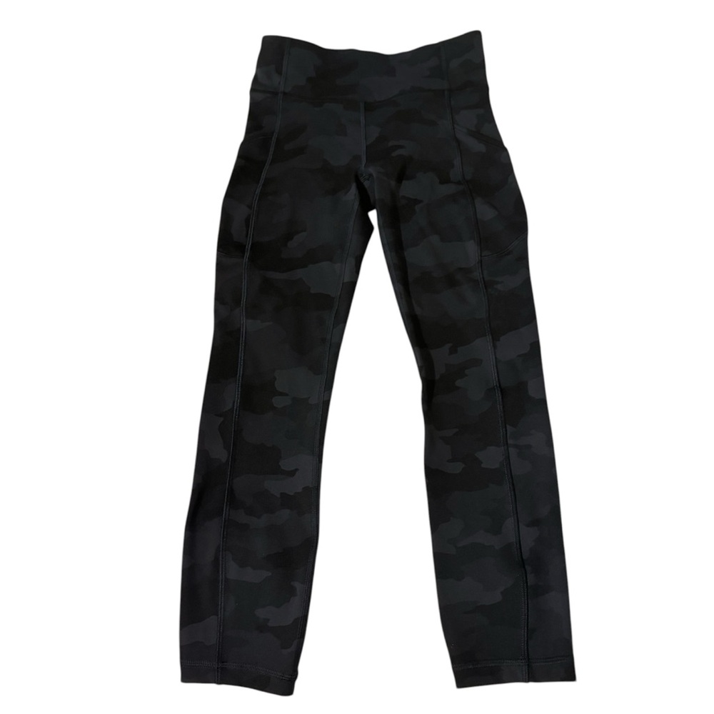 Lululemon Women’s Size 4 Black Camo Athletic Athleisure Workout Leggings